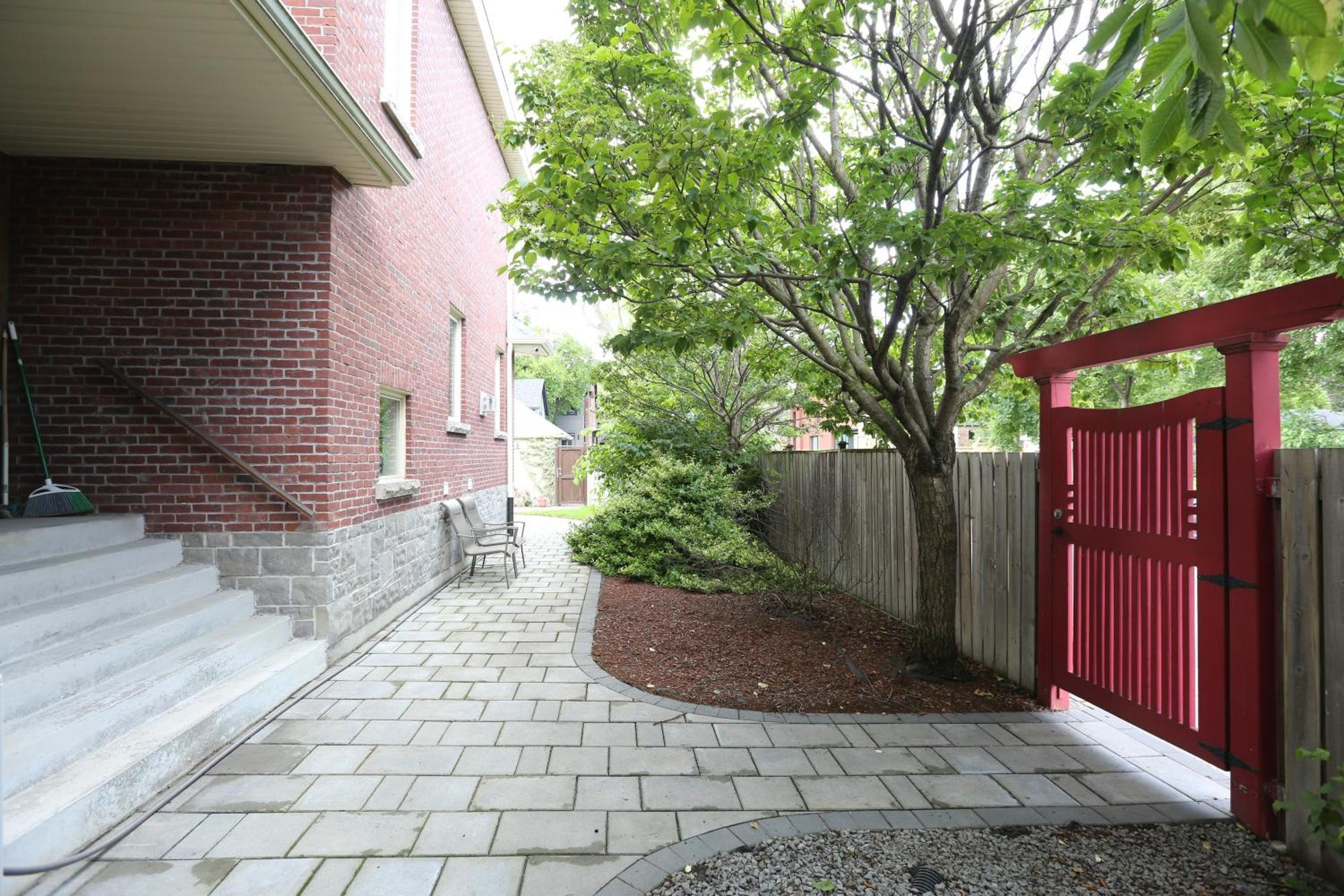 Bed and Breakfast Xiao Wang Торонто Экстерьер фото